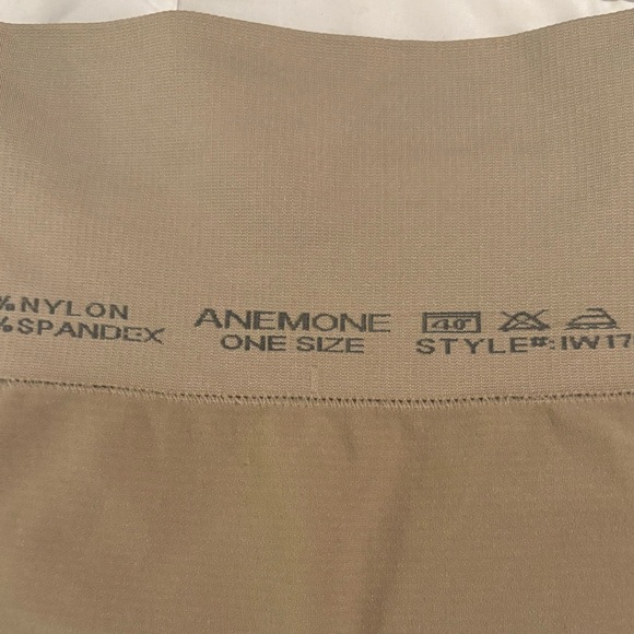 Anemone short - Picture 2 of 2